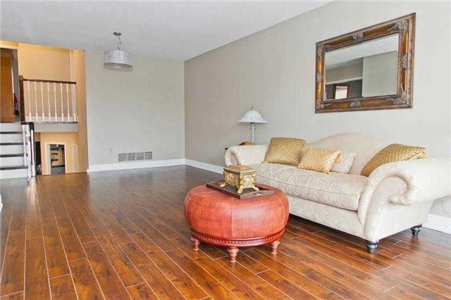 106 Wharton Sq, House detached with 4 bedrooms, 4 bathrooms and 2 parking in Toronto ON | Image 2