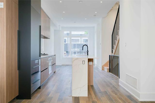 2 - 355 Dupont St, Townhouse with 3 bedrooms, 3 bathrooms and 1 parking in Toronto ON | Image 2