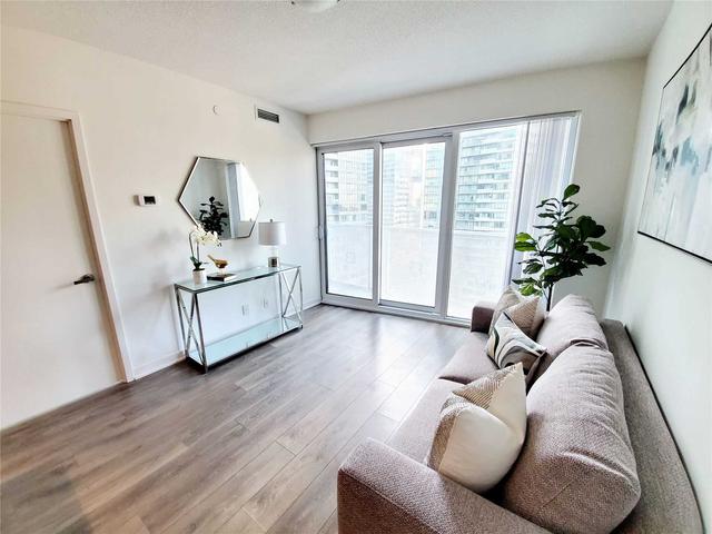 2503 - 100 Harbour St, Condo with 1 bedrooms, 1 bathrooms and 0 parking in Toronto ON | Image 12