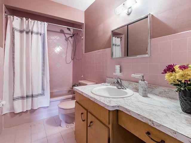 66 Orchardcroft Cres, House semidetached with 3 bedrooms, 2 bathrooms and 3 parking in Toronto ON | Image 13