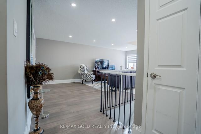 110 Cresthaven Rd, House detached with 3 bedrooms, 4 bathrooms and 6 parking in Brampton ON | Image 15