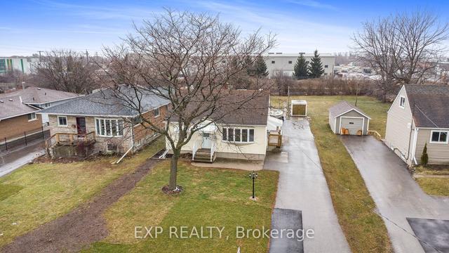 585 Veterans Rd, House detached with 2 bedrooms, 1 bathrooms and 14 parking in Oshawa ON | Image 1
