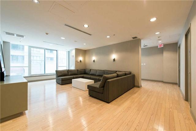 1004 - 126 Simcoe St, Condo with 2 bedrooms, 2 bathrooms and 1 parking in Toronto ON | Image 9