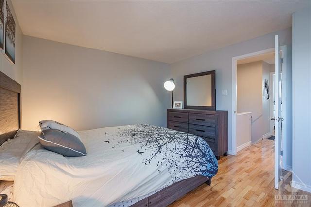 d - 415 Woodfield Drive, Townhouse with 3 bedrooms, 1 bathrooms and 1 parking in Ottawa ON | Image 13