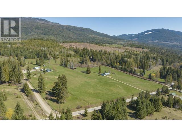 6197 Line 17 Road, House detached with 3 bedrooms, 2 bathrooms and 20 parking in Columbia Shuswap F BC | Image 72