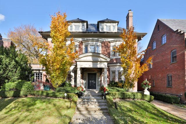 84 Chestnut Park Rd, House detached with 6 bedrooms, 8 bathrooms and 5 parking in Toronto ON | Image 1