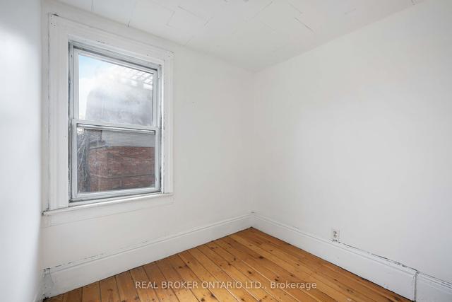 457 Queen St E, House attached with 4 bedrooms, 2 bathrooms and 0 parking in Toronto ON | Image 11