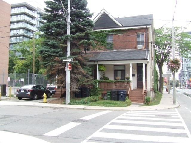 79 Ontario St, Home with 3 bedrooms, 2 bathrooms and 0 parking in Toronto ON | Image 3
