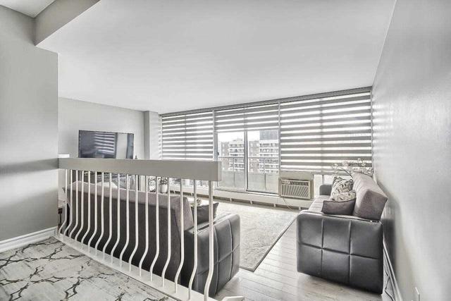 1003 - 25 Four Winds Dr, Condo with 3 bedrooms, 2 bathrooms and 1 parking in Toronto ON | Image 3