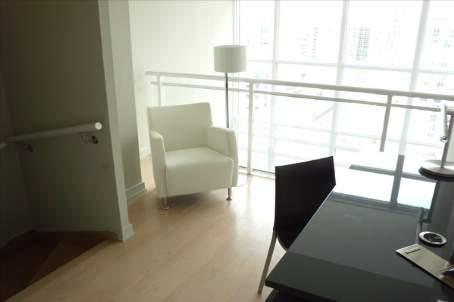 lph22 - 21 Nelson St, Condo with 2 bedrooms, 3 bathrooms and 1 parking in Toronto ON | Image 9