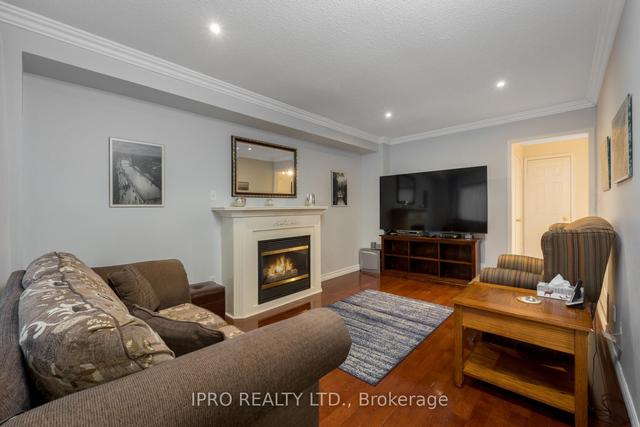 31 Fenflower Crt, House detached with 4 bedrooms, 3 bathrooms and 6 parking in Brampton ON | Image 10