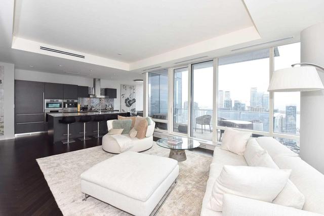 5001 - 180 University Ave, Condo with 2 bedrooms, 3 bathrooms and 2 parking in Toronto ON | Image 5
