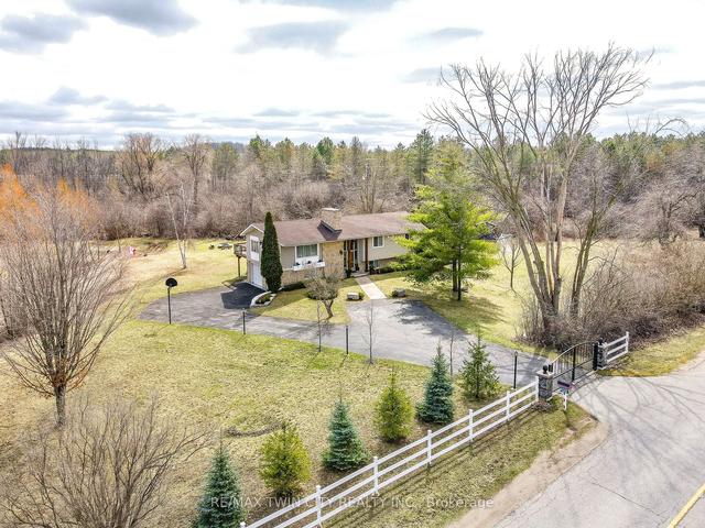 6725 Ellis Rd, House detached with 4 bedrooms, 3 bathrooms and 12 parking in Puslinch ON | Image 1