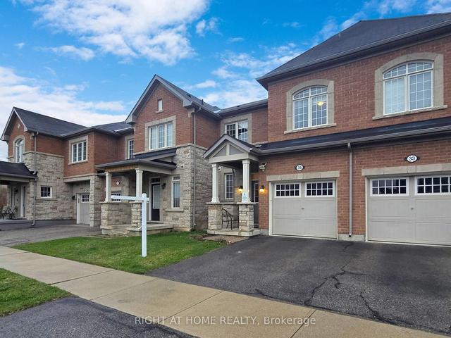35 Dredge Crt, House attached with 3 bedrooms, 3 bathrooms and 2 parking in Milton ON | Image 1