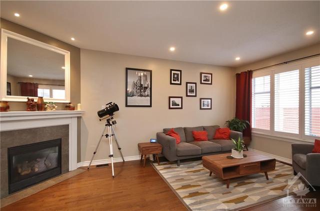86 Selhurst Avenue, Townhouse with 3 bedrooms, 3 bathrooms and 2 parking in Ottawa ON | Image 6