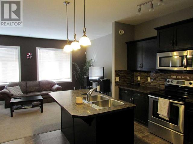 155 Larsen Crescent, House attached with 3 bedrooms, 3 bathrooms and 1 parking in Red Deer AB | Image 2