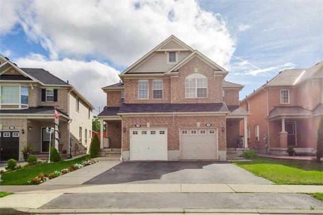 34 Jingle Cres, House semidetached with 3 bedrooms, 4 bathrooms and 5 parking in Brampton ON | Image 1