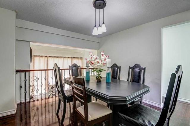 8 Darras Crt, Townhouse with 3 bedrooms, 2 bathrooms and 1 parking in Brampton ON | Image 6