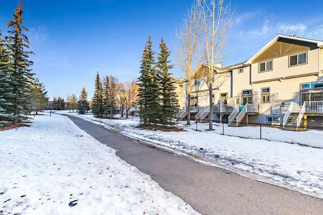 12 Crystal Shores Cove, Home with 2 bedrooms, 2 bathrooms and 2 parking in Calgary AB | Image 28
