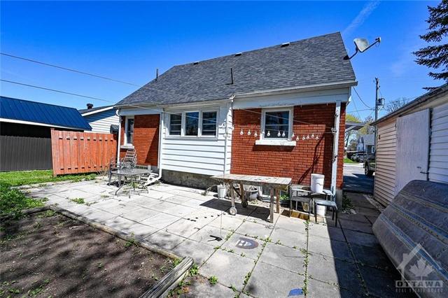 32 Catherine Street, House detached with 3 bedrooms, 1 bathrooms and 3 parking in Smiths Falls ON | Image 27