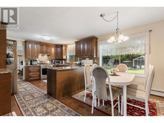 26025 103 Avenue, House detached with 5 bedrooms, 3 bathrooms and 6 parking in Maple Ridge BC | Image 3