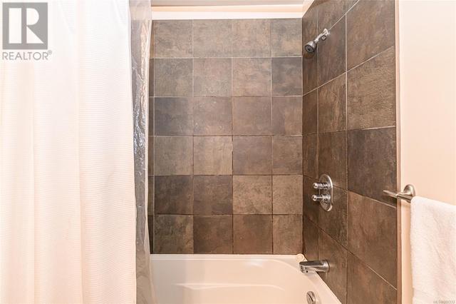 Full size bathtub & shower combo | Image 15
