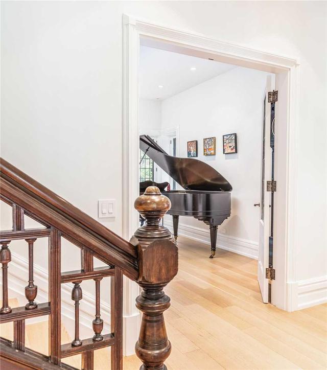 37 Castle Frank Rd, House detached with 4 bedrooms, 4 bathrooms and 3 parking in Toronto ON | Image 7