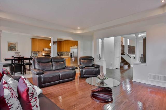 81 Muscat Cres, House detached with 4 bedrooms, 4 bathrooms and 6 parking in Ajax ON | Image 2