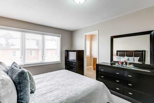 24 Magdalene Cres, House attached with 3 bedrooms, 3 bathrooms and 2 parking in Brampton ON | Image 11