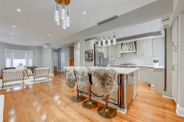36 Lockwood Rd, House detached with 5 bedrooms, 5 bathrooms and 1 parking in Toronto ON | Image 6