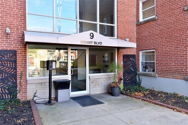 301 - 9 Grant Boulevard, Condo with 2 bedrooms, 1 bathrooms and 1 parking in Hamilton ON | Image 4