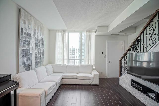 lph08 - 1 Avondale Ave, Condo with 2 bedrooms, 2 bathrooms and 1 parking in Toronto ON | Image 2