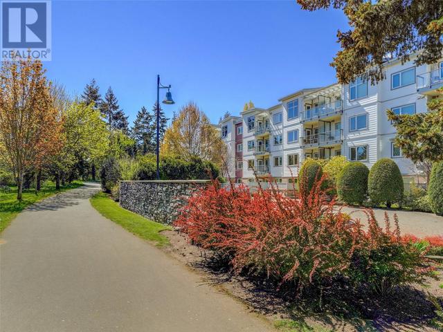 202 - 4394 West Saanich Rd, Condo with 2 bedrooms, 2 bathrooms and 1 parking in Saanich BC | Image 2