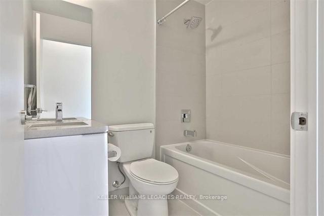 1611 - 8 Eglinton Ave E, Condo with 2 bedrooms, 2 bathrooms and 1 parking in Toronto ON | Image 7