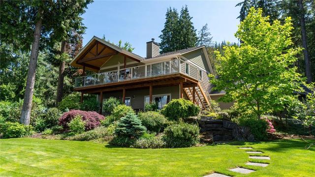 3272 Eagle Bay Road, House detached with 3 bedrooms, 2 bathrooms and 10 parking in Columbia Shuswap C BC | Card Image