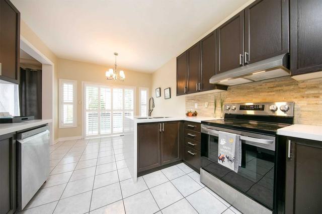 61 Bentoak Cres, House detached with 3 bedrooms, 3 bathrooms and 5 parking in Vaughan ON | Image 2