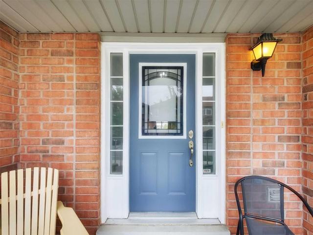 363 Hobbs Cres, House attached with 3 bedrooms, 3 bathrooms and 1 parking in Milton ON | Image 2