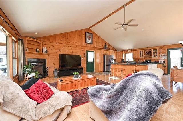 4 B12 Road, House detached with 3 bedrooms, 2 bathrooms and 10 parking in Rideau Lakes ON | Image 6