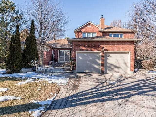 4 Lyndhurst Cres, House detached with 5 bedrooms, 5 bathrooms and 6 parking in Whitby ON | Image 1