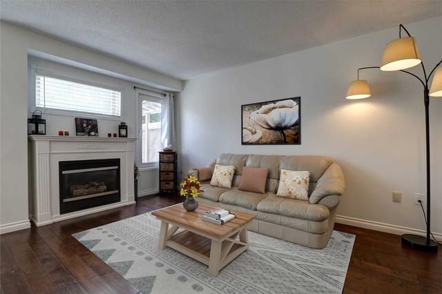 88 Zachary Pl, House attached with 3 bedrooms, 4 bathrooms and 3 parking in Whitby ON | Image 6