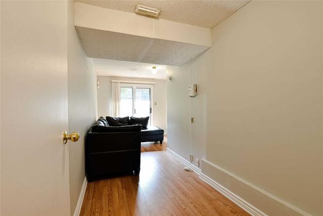 35 Carleton Pl, Townhouse with 3 bedrooms, 2 bathrooms and 2 parking in Brampton ON | Image 25