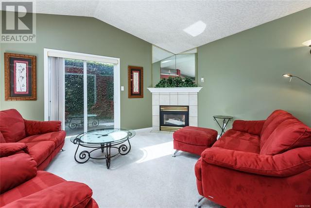8 - 417 Heather Crt, House attached with 2 bedrooms, 2 bathrooms and 2 parking in Comox BC | Image 4