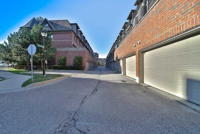 8351 Kipling Ave, House attached with 3 bedrooms, 3 bathrooms and 2 parking in Vaughan ON | Image 35