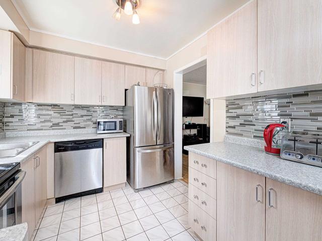 1 Kenwood Dr S, Townhouse with 3 bedrooms, 3 bathrooms and 2 parking in Brampton ON | Image 8