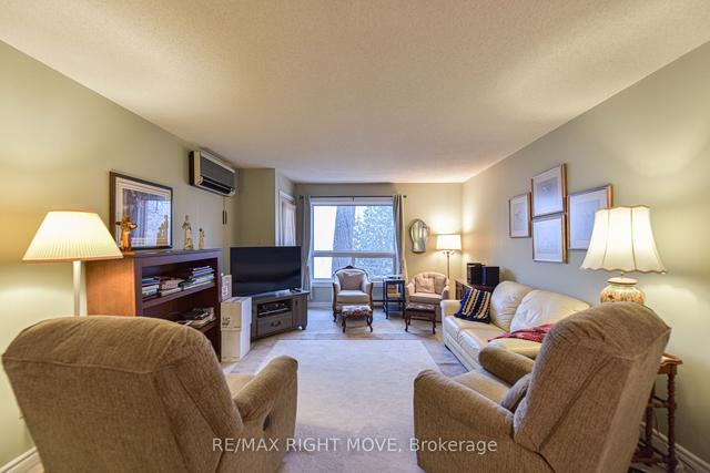 205 - 166 Owen St, Condo with 2 bedrooms, 1 bathrooms and 1 parking in Barrie ON | Image 5