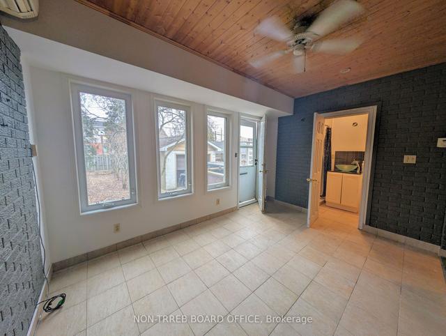 222 Province St S, House detached with 5 bedrooms, 2 bathrooms and 4 parking in Hamilton ON | Image 8
