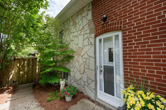 20 Wesley Ave, House detached with 2 bedrooms, 2 bathrooms and 2 parking in Mississauga ON | Image 22
