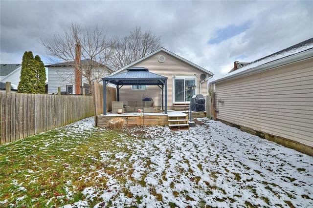 6100 Collins Dr, House detached with 3 bedrooms, 1 bathrooms and 5 parking in Niagara Falls ON | Image 17