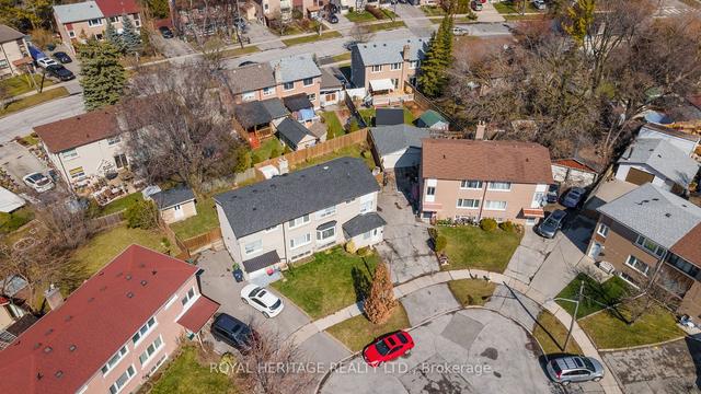 43 Templeton Crt, House semidetached with 3 bedrooms, 2 bathrooms and 2 parking in Toronto ON | Image 32