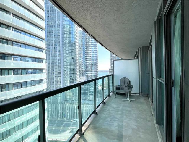 2107 - 19 Grand Trunk Cres, Condo with 1 bedrooms, 1 bathrooms and 0 parking in Toronto ON | Image 9